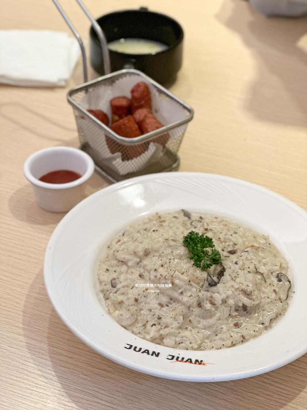 清大夜市美食｜捲捲義大利麵。平價好吃燉飯~內用自助吧吃到飽(菜單價位)