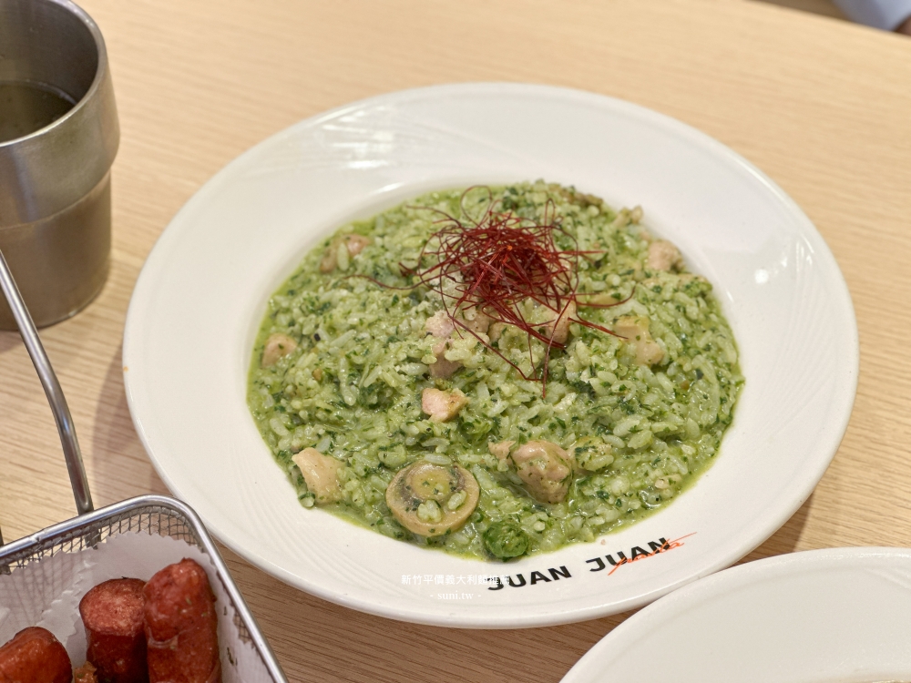 清大夜市美食|捲捲義大利麵。平價好吃燉飯~內用自助吧吃到飽(菜單價位) 清大夜市美食|捲捲義大利麵。平價好吃燉飯~內用自助吧吃到飽(菜單價位)