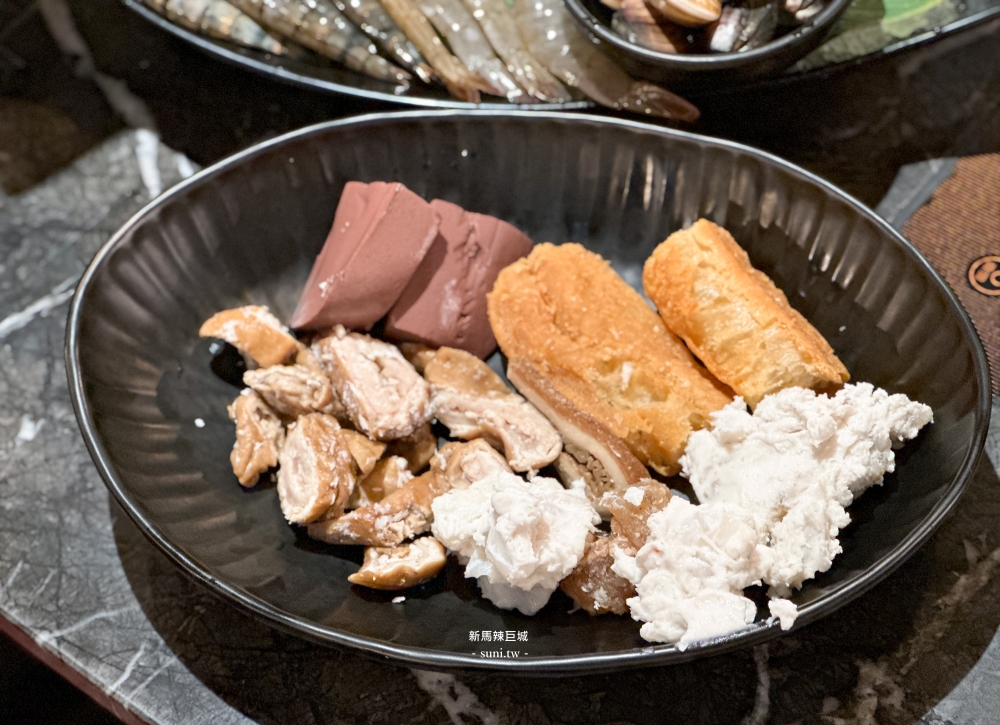 新竹新馬辣價位｜巨城麻辣火鍋吃到飽。698元起安格斯黑牛吃到飽~生日壽星神仙牛吃到飽
