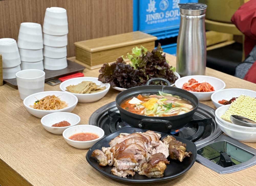 明洞美食推薦|部隊鍋豬蹄Myeongdong Budae Jjigae。超高CP值韓式料理 明洞美食推薦|部隊鍋豬蹄Myeongdong Budae Jjigae。超高CP值韓式料理