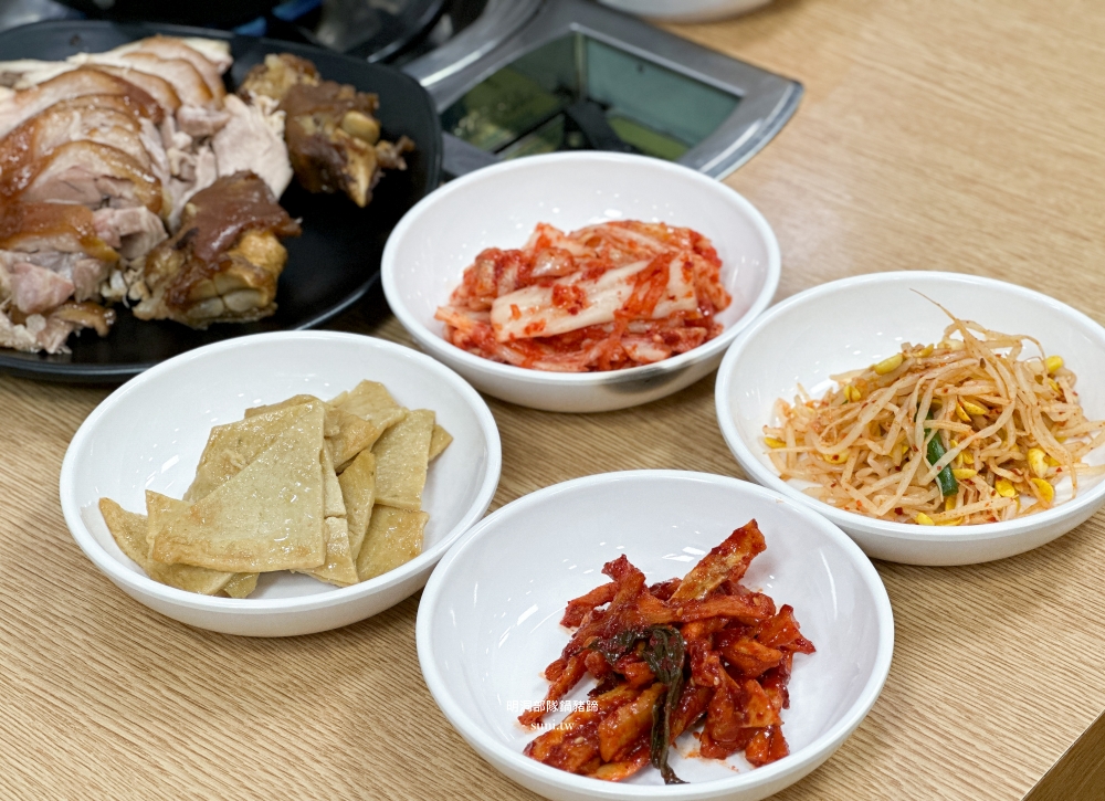 明洞美食推薦|部隊鍋豬蹄Myeongdong Budae Jjigae。超高CP值韓式料理 明洞美食推薦|部隊鍋豬蹄Myeongdong Budae Jjigae。超高CP值韓式料理