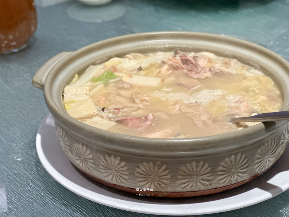 春日宴粵菜喜宴|鵝房宮集團~明爐脆皮鵝/招牌濃湯砂鍋雞/浮誇生魚片擺盤(菜單價位) 春日宴粵菜喜宴|鵝房宮集團~明爐脆皮鵝/招牌濃湯砂鍋雞/浮誇生魚片擺盤(菜單價位)