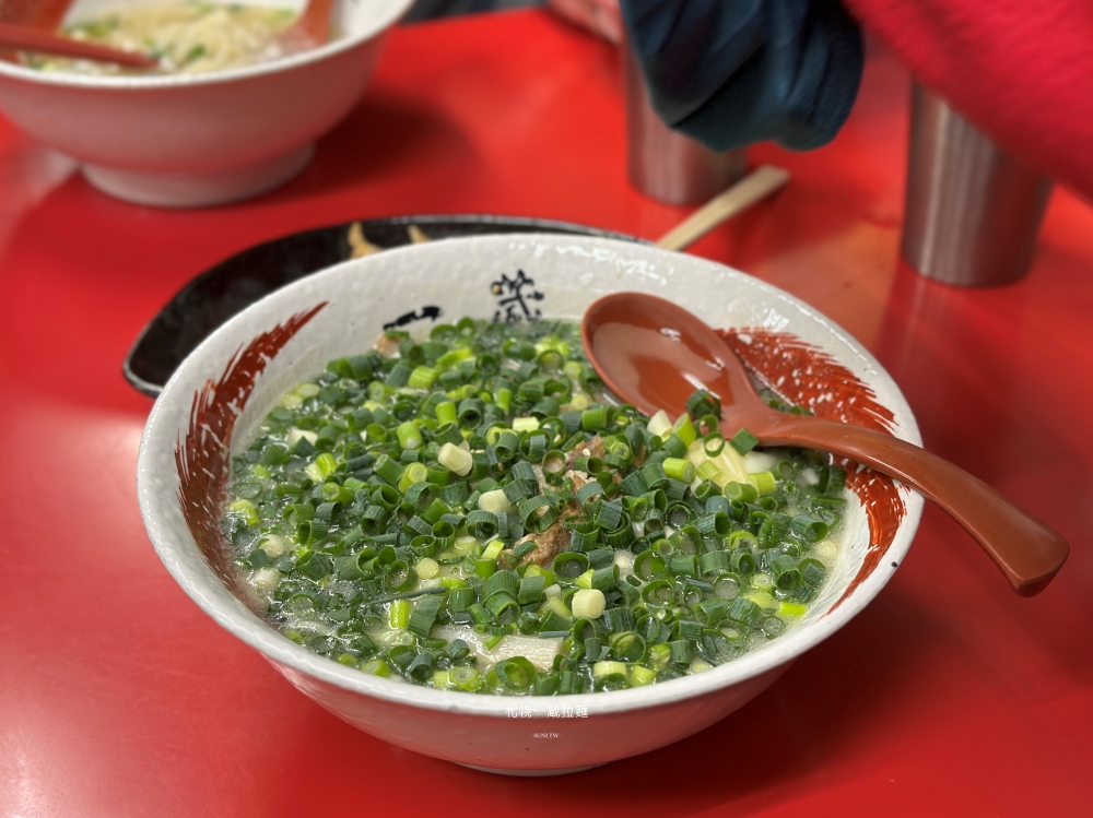 札幌薄野美食推薦｜一藏拉麵。鮭魚湯頭~滿滿蔥花拉麵(菜單價位)