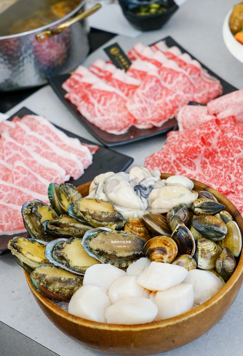 台北和牛吃到飽推薦|極鶴和牛火鍋。1580元起日本A5和牛吃到飽~上百種品項(菜單價位) 台北和牛吃到飽推薦|極鶴和牛火鍋。1580元起日本A5和牛吃到飽~上百種品項(菜單價位)