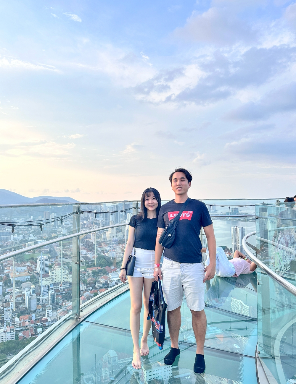 檳城景點推薦|光大廣場Komtar Tower。全檳城最高65~68樓~透明彩虹天空步道~刺激懸空天空橋 檳城景點推薦|光大廣場Komtar Tower。全檳城最高65~68樓~透明彩虹天空步道~刺激懸空天空橋