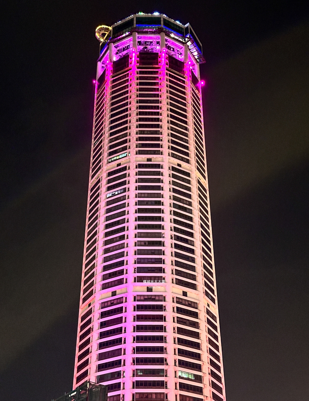 檳城景點推薦｜光大廣場Komtar Tower。全檳城最高65~68樓~透明彩虹天空步道~刺激懸空天空橋