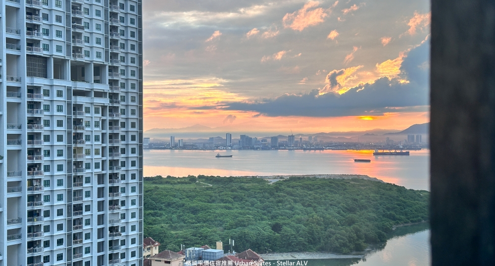 檳城平價住宿推薦｜Urban Suites兩房兩衛一廳平均一人450元台幣~夜景和海景都超美~步行到日落洞夜市~距離光大10分鐘車程