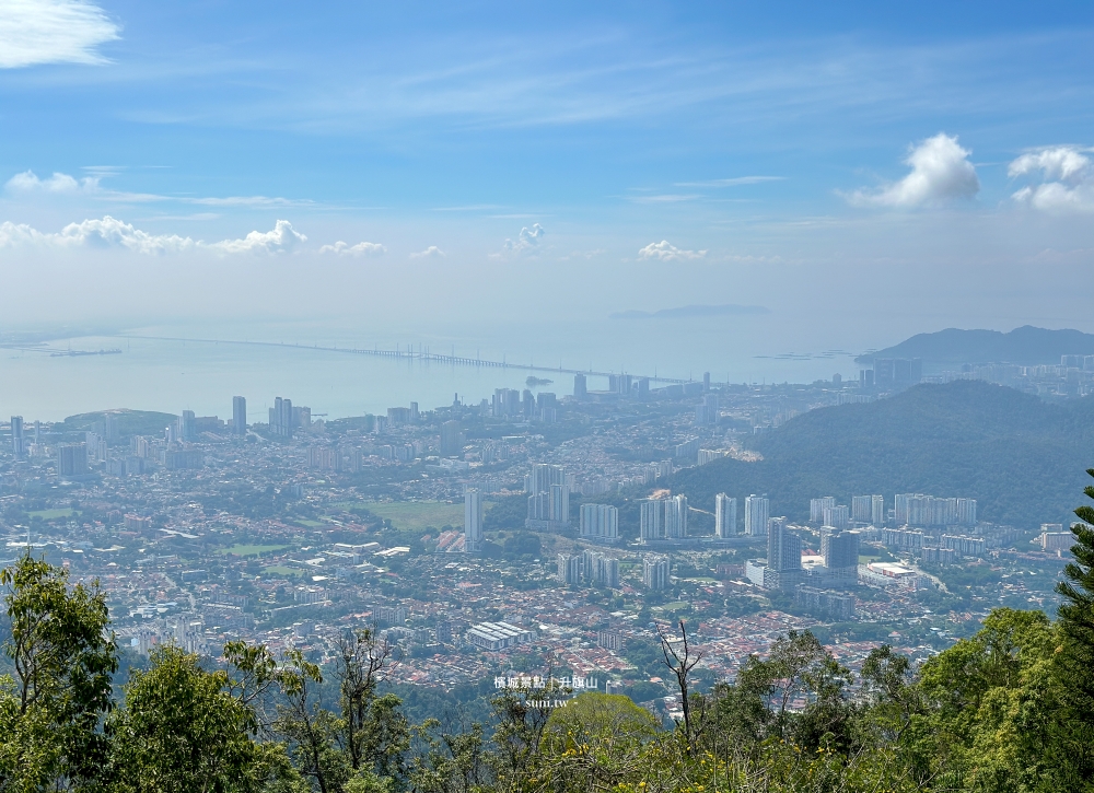 升旗山Penang Hill攻略2026｜檳城必去景點纜車票價、The Habitat生態公園、360度美景