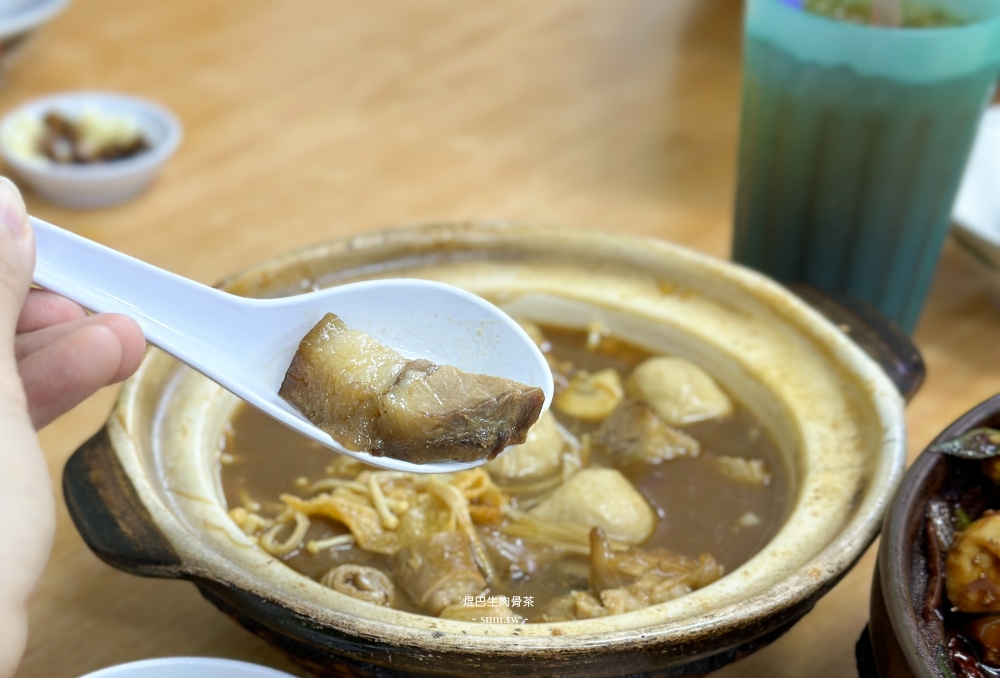檳城必吃美食推薦｜焜巴生肉骨茶。日落洞評分超高餐廳~連明星都愛吃~肉骨茶湯無限續