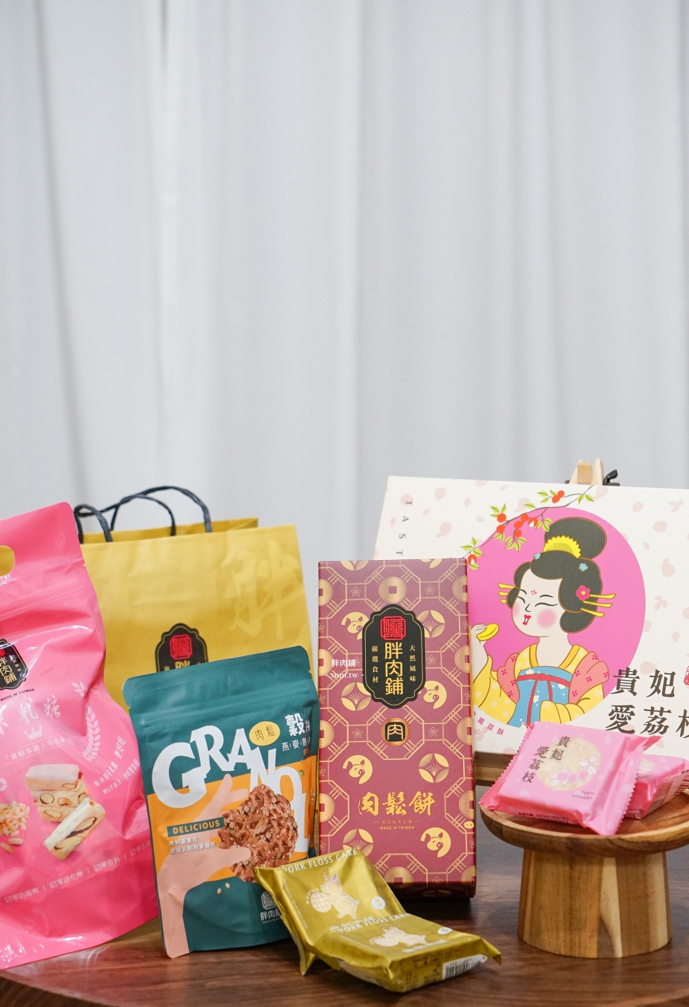 2025春節伴手禮禮盒|胖肉鋪必吃肉鬆餅,皮餡1:9真材實料~還有創意鳳荔酥、米軋糖、穀神燕麥脆片 2025春節伴手禮禮盒|胖肉鋪必吃肉鬆餅,皮餡1:9真材實料~還有創意鳳荔酥、米軋糖、穀神燕麥脆片