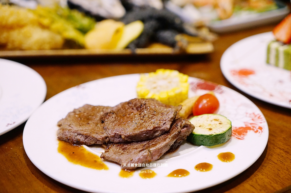 新竹吃到飽推薦｜芙洛麗大飯店食譜自助百匯。松葉蟹、鮭魚卵手捲、北海道生食級干貝、龍蝦湯｜炙燒比目魚鰭邊肉、廣島牡蠣、爐烤和牛