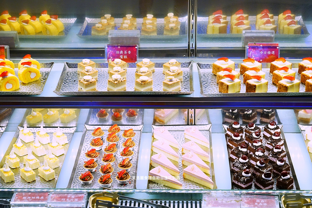 新竹吃到飽推薦｜芙洛麗大飯店食譜自助百匯。松葉蟹、鮭魚卵手捲、北海道生食級干貝、龍蝦湯｜炙燒比目魚鰭邊肉、廣島牡蠣、爐烤和牛