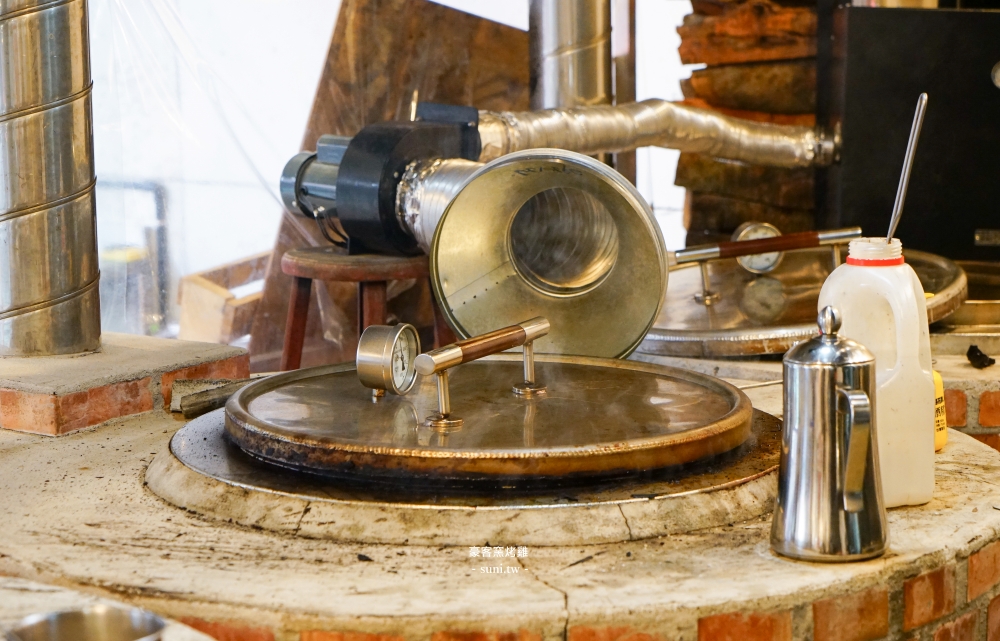 新竹美食推薦｜豪客窯烤雞。皮脆多汁窯烤雞~還有手工自製泡菜、無骨鳳爪(菜單價位)
