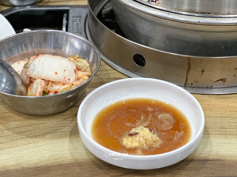 首爾美食推薦｜孔陵一隻雞。軟嫩雞肉與清甜雞湯~必點海苔雞蛋粥