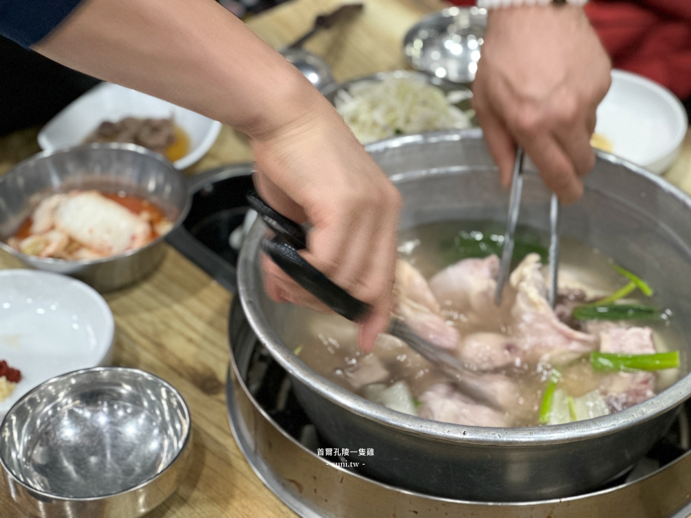 首爾美食推薦｜孔陵一隻雞。軟嫩雞肉與清甜雞湯~必點海苔雞蛋粥