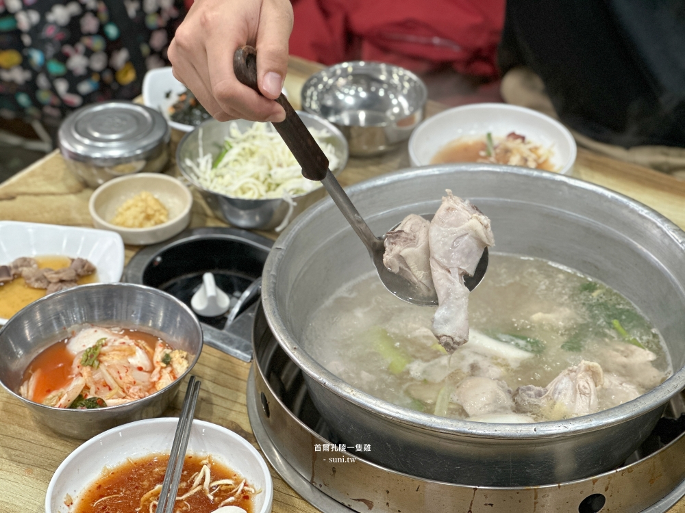 首爾美食推薦｜孔陵一隻雞。軟嫩雞肉與清甜雞湯~必點海苔雞蛋粥
