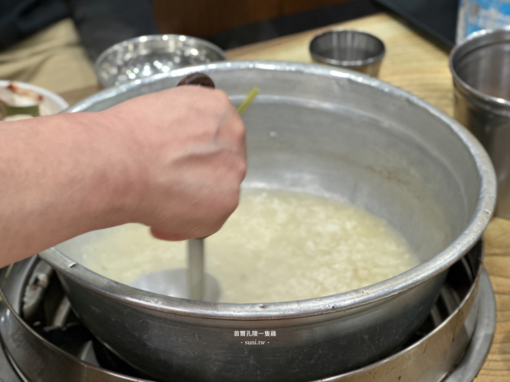 首爾美食推薦｜孔陵一隻雞。軟嫩雞肉與清甜雞湯~必點海苔雞蛋粥