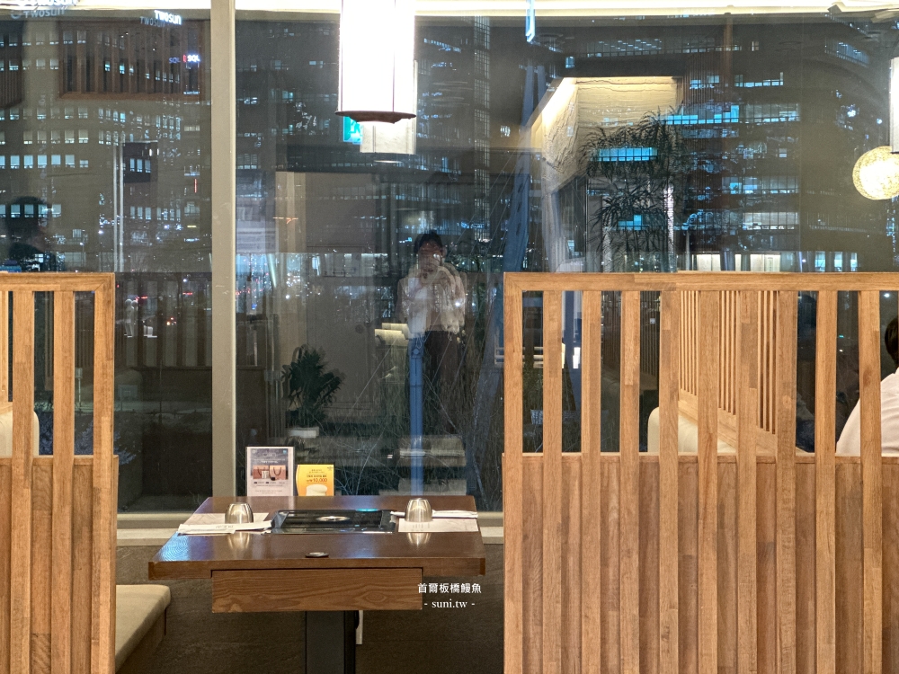 首爾烤鰻魚推薦|金黃酥脆烤鰻魚~搭配韓式小菜一起享用 首爾烤鰻魚推薦|金黃酥脆烤鰻魚~搭配韓式小菜一起享用