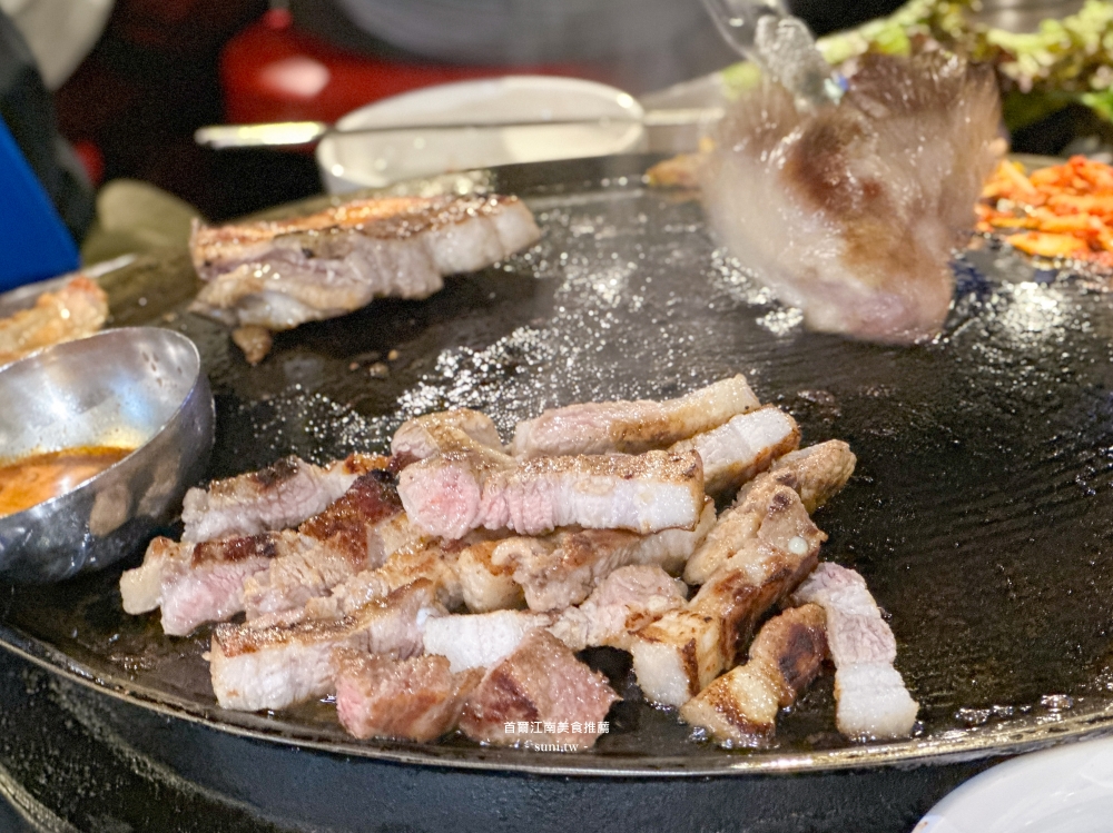 東豆川鍋蓋五花肉|首爾江南美食推薦。CP值超高烤五花肉 東豆川鍋蓋五花肉|首爾江南美食推薦。CP值超高烤五花肉